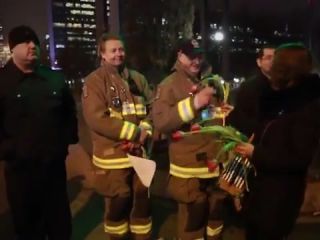مراسم بزرگداشت آتش نشانان فداکار ایرانی در تورنتوی کانادا با حضور هموطنان و جمعی از آتشنشانان تورنتو