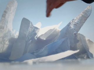 هنرنمایی نوازندگان سیبریایی با سازهای یخی.