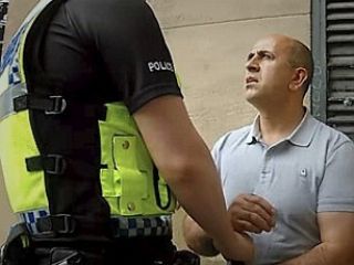 بازداشت یک پناهجوی ایرانی در انگلیس به جرم چت کردن و قرار گذاشتن با یک پسر ۱۴ ساله برای اهداف جنسی