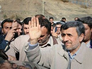 احمدی نژاد برای سخنرانی به بانه در استان کردستان رفت - ویدیو