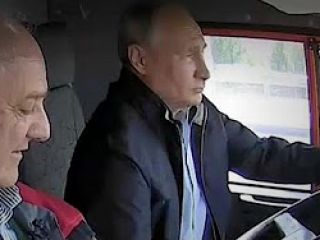 رانندگی پوتین روی پل جنجالی در شبه جزیره کریمه - ویدیو