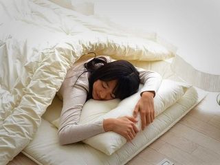 چرا ژاپنی ها روی زمین می خوابند و این کار چه فوایدی دارد؟