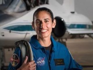 یاسمین مقبلی، فضانورد ایرانی تبار یکی از مسافران ماه در ماموریت آرتمیس