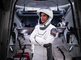 یاسمین مقبلی در لباس فضانوردی: به زمان پرتاب نزدیک هستیم