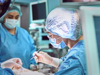 در پی مرگ سه زن بریتانیایی پس از جراحی زیبایی، تبلیغات کلینیک‌های جراحی زیبایی ترکیه در بریتانیا ممنوع شد