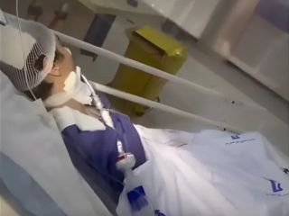 عکسی که سایت هه‌نگاو از آرمیتا گراوند، دختری که در مترو بیهوش شد در بیمارستان منتشر کرده است