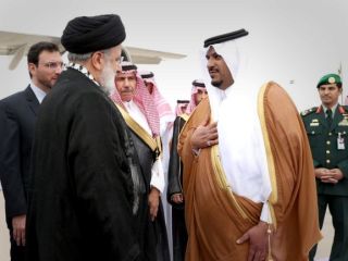 آیا سعودی‌ها ابراهیم رئیسی را مجبور کردند چفیه‌اش را بردارد؟