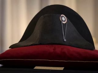 کلاه ناپلئون بناپارت نزدیک دو میلیون یورو فروخته شد