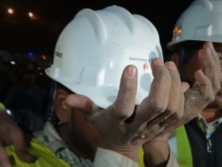 نجات یافتن ده‌ها کارگر به دام افتاده در تونلی در هند بعد از ۱۷ روز