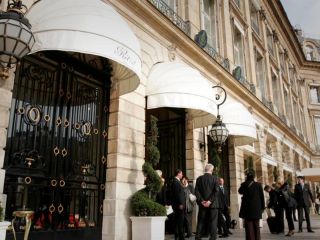 انگشتر۷۵۰ هزار یورویی داخل جاروبرقی هتل ریتز پاریس پیدا شد
