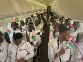بی‌هوش شدن بازیکنان فوتبال گامبیا در هواپیما به‌دلیل کمبود اکسیژن