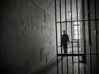 پناهجوی ایرانی متهم به آزار جنسی کودکان در بریتانیا می‌گوید به‌دلیل گرویدن به مسیحیت نمی‌تواند به ایران بازگردد