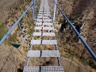 ایتالیا؛ پل «تبتی»‌ با ارتفاع ۱۷۵ متر در اومبریا قول یک پیاده‌روی نفس‌گیر را به شما می‌دهد
