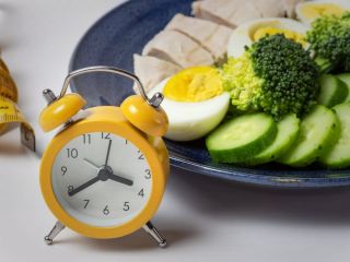 خطرات پنهان رژیم غذایی فستینگ متناوب؛ ۸ ساعت گرسنگی، ۱۶ ساعت خطر؟