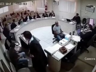 (ویدیو) لحظه شلیک مرد برزیلی به قاتل پدرش در دادگاه