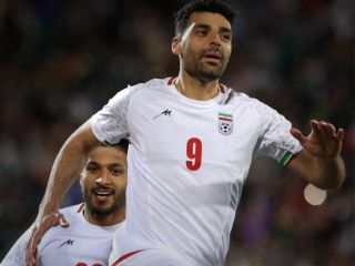 فوتبالیست هوادار خامنه‌ای و قاسم سلیمانی پاسپورت پرتغالی می‌گیرد