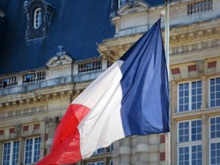 وزارت خارجه فرانسه بستگان دیپلمات‌های فرانسوی را از ایران خارج کرد
