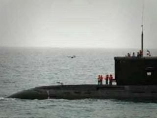 فرمانده نیروی دریایی ارتش ایران: کشتی‌های ایرانی را اسکورت می‌کنیم
