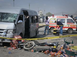 (تصاویر) حمله انتحاری به اتباع ژاپنی در کراچی پاکستان