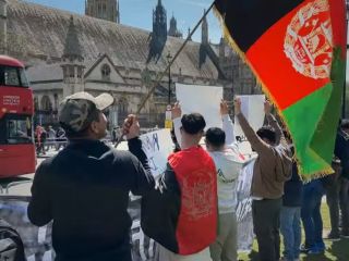 اعتراض پناهجویان افغان در بریتانیا به قانون انتقال به رواندا