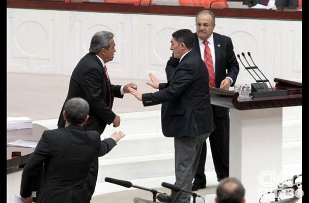 درگیری دو نماینده مجلس در ترکیه 