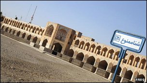 نماینده اصفهان: اگر دولت در مورد زاینده‌رود کوتاه نیاید از رهبری کمک می‌خواهیم