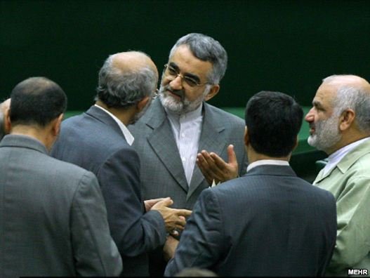 احمدی بیغش: ده نماینده مجلس در اختلاس سه هزار میلیاردی دست داشتند