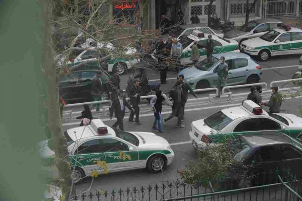 تصاویری از حواشی و حوادث دیروز در روزنامه ایران
