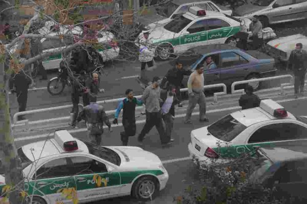 تصاویری از حواشی و حوادث دیروز در روزنامه ایران