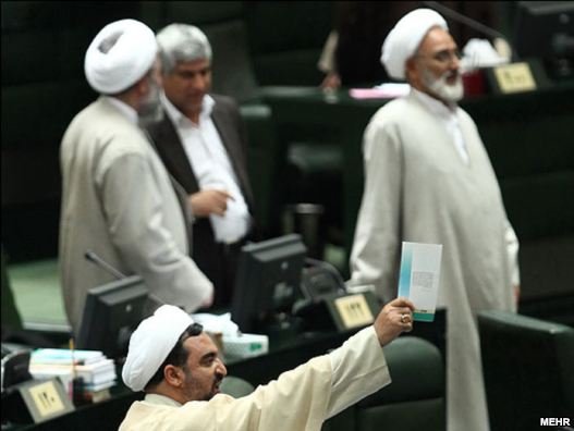 مجلس ایران دو فوریت طرح کاهش رابطه با بریتانیا را تصویب کرد 