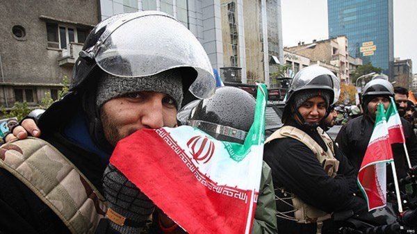 نمایش خیابانی بسیج ضد شورش در تهران