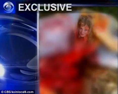 عکس یادگاری زن برهنه هلندی با اسب مرده!+18