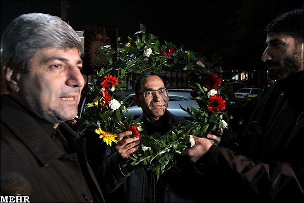 بازگشت کارکنان سفارت ایران در لندن به تهران 2