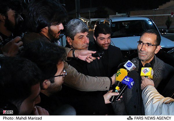 بازگشت کارکنان سفارت ایران در لندن به تهران 2