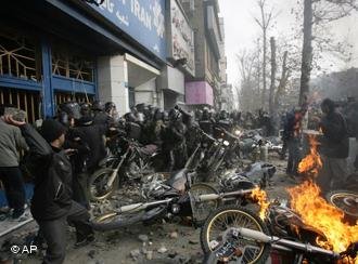 واشنگتنپست: با ادامه سیاستهای کنونی، جمهوری اسلامی فرومیپاشد واشنگتنپست: با ادامه سیاستهای کنونی، جمهوری اسلامی فرومیپاشد