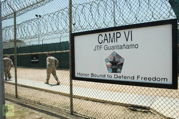 آموزش زبان فارسی در زندان گوانتانامو 