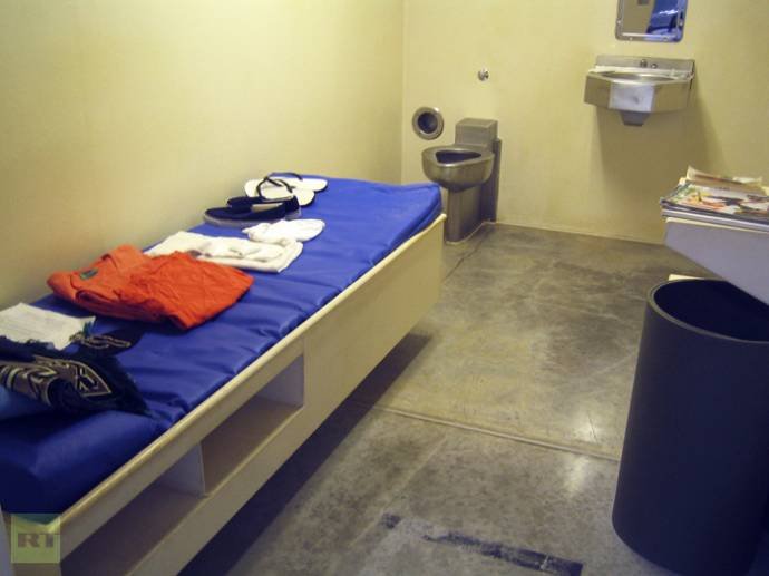 آموزش زبان فارسی در زندان گوانتانامو 