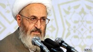 آیت الله سبحانی: استادانی که در راستای انقلاب نیستند، باید برکنار شوند