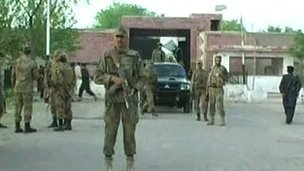 فرار حدود ۴۰۰ زندانی از بازداشتگاهی در پاکستان فرار حدود ۴۰۰ زندانی از بازداشتگاهی در پاکستان