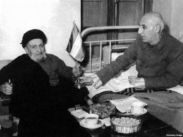 رهروان مهر و کین 16 : روابط تهران- واشینگتن؛ نخست وزیری سپهبد رزمآرا و کشمکش پیرامون نفت ایران رهروان مهر و کین 16 : روابط تهران- واشینگتن؛ نخست وزیری سپهبد رزمآرا و کشمکش پیرامون نفت ایران