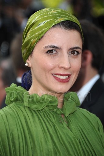 لیلا حاتمی بر روی صحنه اختتامیه جشنواره کن