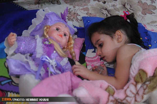 روژان کوچولو برای آینده بدون درد چشم انتظار کمک‌های مردمی 