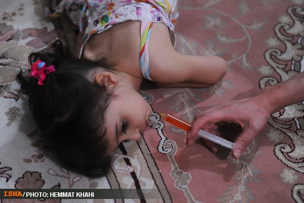 روژان کوچولو برای آینده بدون درد چشم انتظار کمک‌های مردمی 