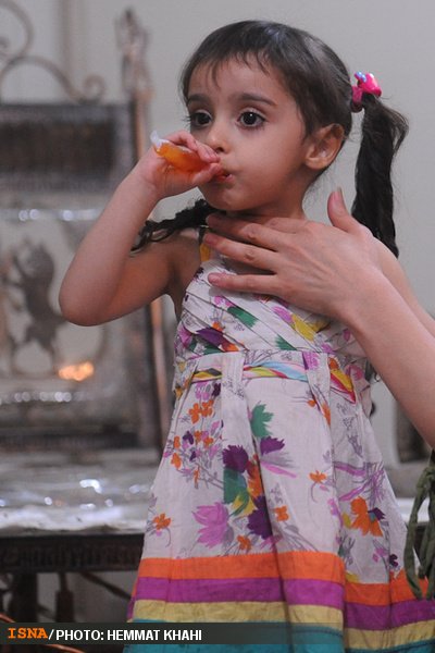 روژان کوچولو برای آینده بدون درد چشم انتظار کمک‌های مردمی 