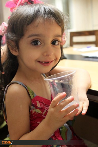 روژان کوچولو برای آینده بدون درد چشم انتظار کمک‌های مردمی 