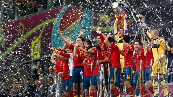 ایتالیا در جرقههای آتشبازی اسپانیا سوخت ایتالیا در جرقههای آتشبازی اسپانیا سوخت