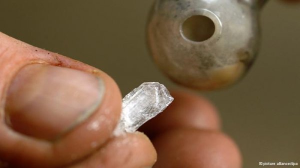 تبلیغ شیشه برای کاهش وزن در سالنهای آرایشی بانوان تبلیغ شیشه برای کاهش وزن در سالنهای آرایشی بانوان