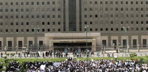 تجمع اعتراضی مربیان پیش دبستانی مقابل مجلس