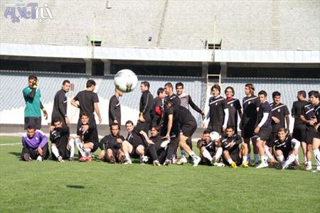 نوار مشکی شاگردان کروش به احترام زلزلهزدگان آذربایجان نوار مشکی شاگردان کروش به احترام زلزلهزدگان آذربایجان