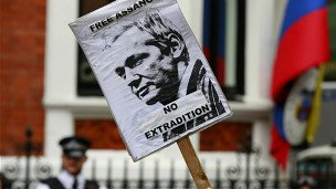 واکنش شدید بریتانیا به اعطای پناهندگی به موسس ویکی‌لیکس